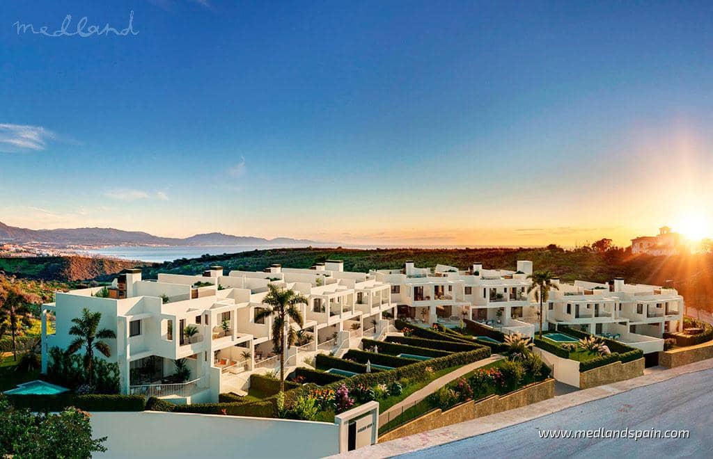 3 soveværelse Byhus til salg i Manilva med swimmingpool garage - € 595.000 (Ref: 8986161)