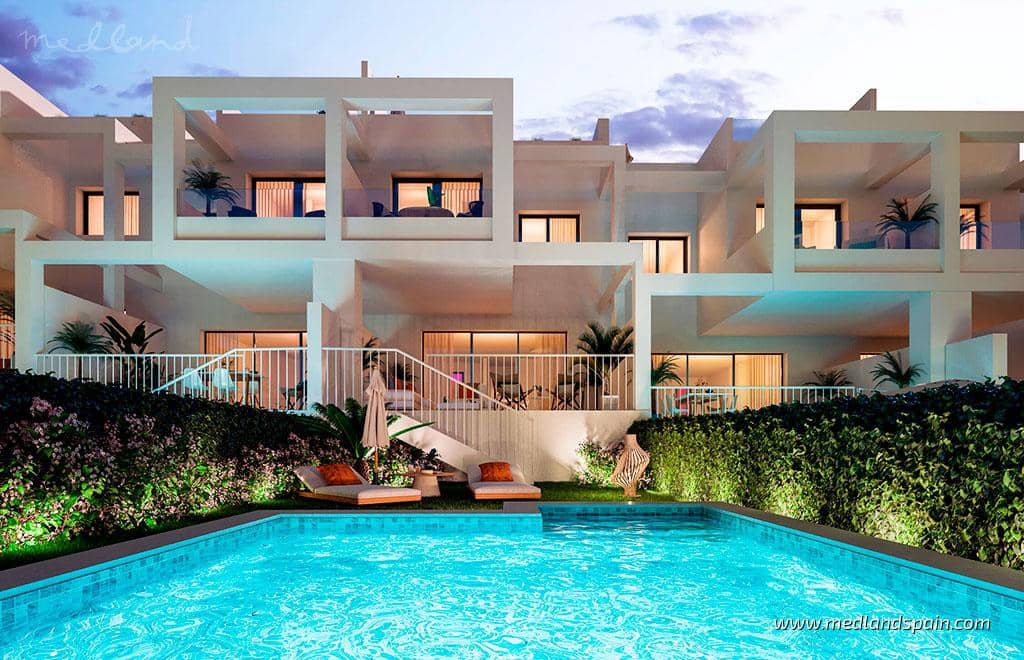 3 soveværelse Byhus til salg i Manilva med swimmingpool garage - € 595.000 (Ref: 8986161)