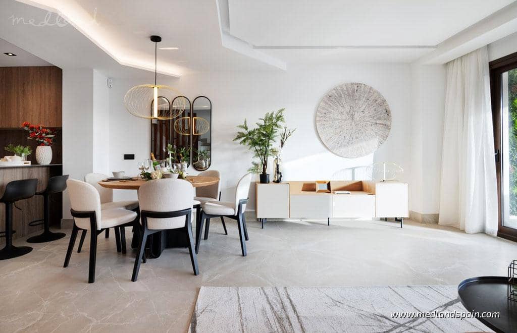 3 makuuhuone Omakotitalo myytävänä paikassa Marbella mukana uima-altaan 
autotalli - 620 000 € (Ref: 8988810)