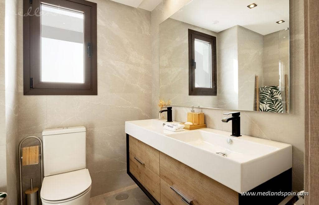 3 makuuhuone Omakotitalo myytävänä paikassa Marbella mukana uima-altaan 
autotalli - 620 000 € (Ref: 8988810)