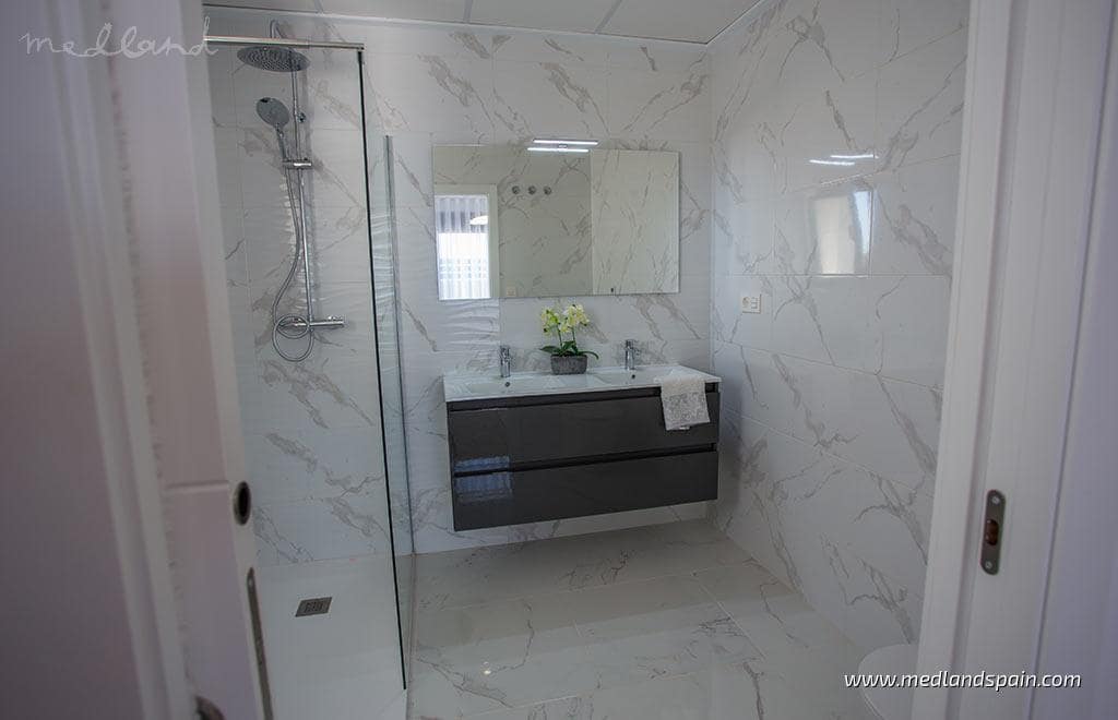 3 makuuhuone Huvila myytävänä paikassa Los Montesinos mukana 
autotalli - 423 900 € (Ref: 8992644)