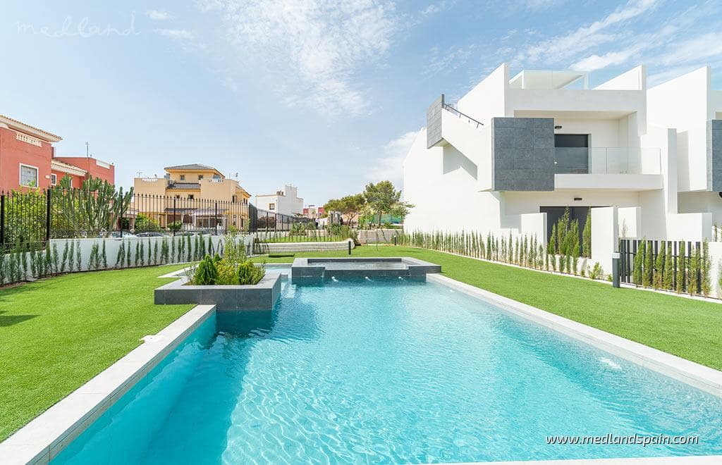 3 Zimmer Apartment zu verkaufen in Los Balcones mit Pool - 350.000 € (Ref: 9007268)
