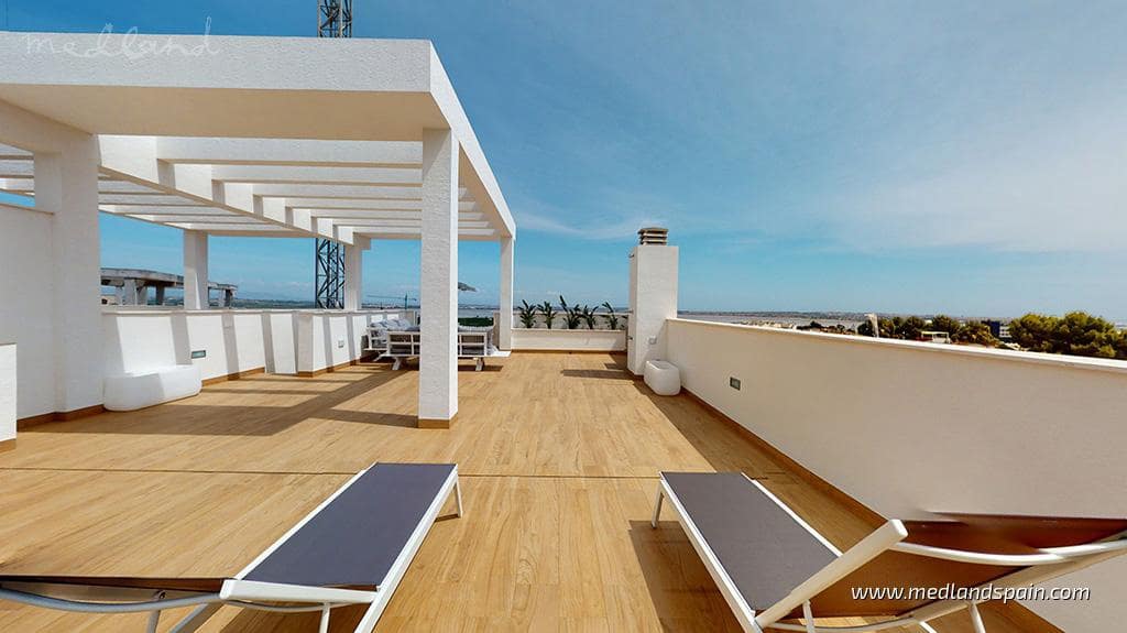 2 soveværelse Lejlighed til salg i Torrevieja med swimmingpool garage - € 329.900 (Ref: 9007269)