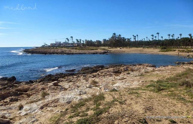 3 soveværelse Villa til salg i Punta Prima, Torrevieja med swimmingpool garage - € 650.000 (Ref: 9014420)