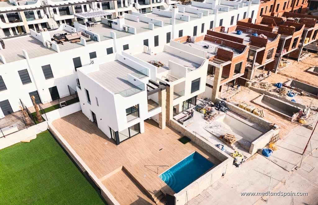 4 soveværelse Villa til salg i Punta Prima med swimmingpool garage - € 699.900 (Ref: 9018572)