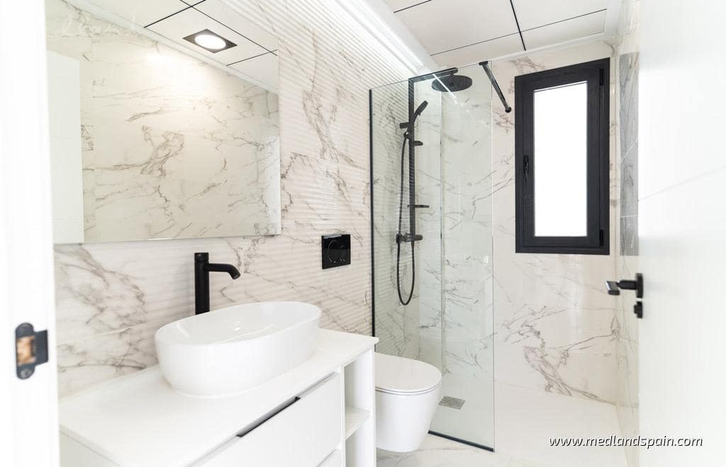 4 soveværelse Villa til salg i Punta Prima med swimmingpool garage - € 699.900 (Ref: 9018572)