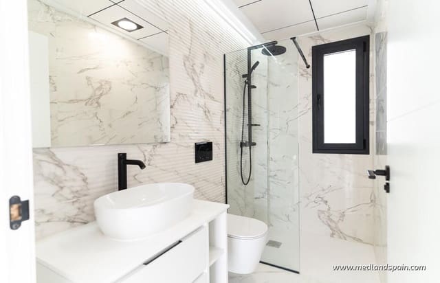 4 soveværelse Villa til salg i Punta Prima, Torrevieja med swimmingpool garage - € 699.900 (Ref: 9018572)