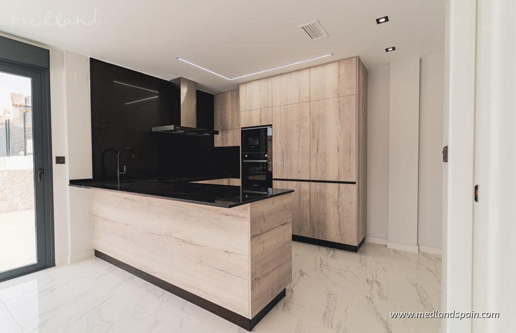 4 soveværelse Villa til salg i Punta Prima med swimmingpool garage - € 699.900 (Ref: 9018572)