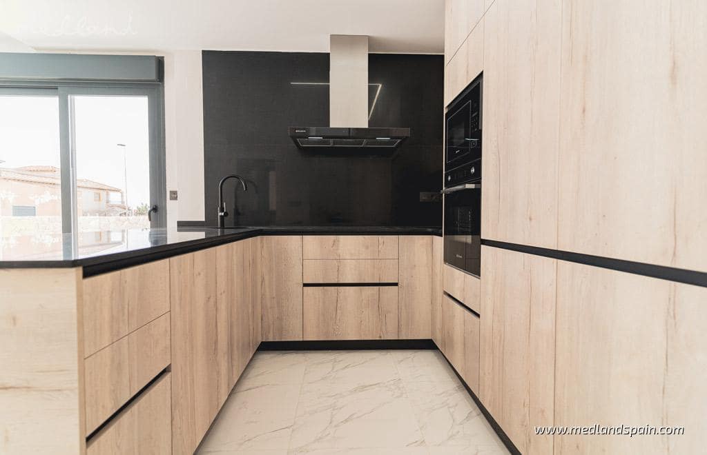 4 soveværelse Villa til salg i Punta Prima med swimmingpool garage - € 699.900 (Ref: 9018572)