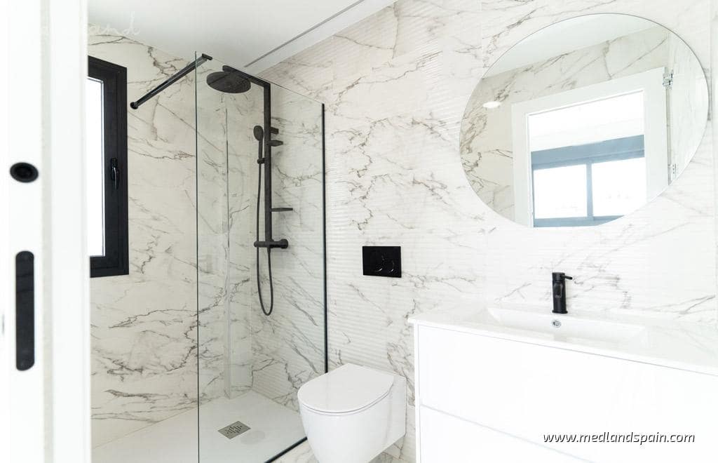 4 soveværelse Villa til salg i Punta Prima med swimmingpool garage - € 699.900 (Ref: 9018572)