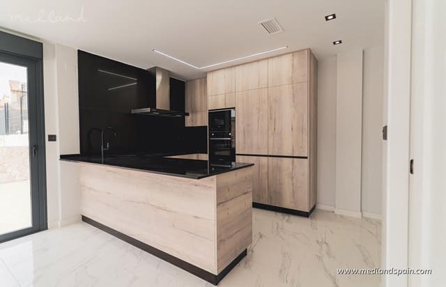 4 soveværelse Villa til salg i Punta Prima, Torrevieja med swimmingpool garage - € 699.900 (Ref: 9018572)