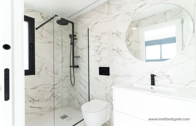 4 soveværelse Villa til salg i Punta Prima, Torrevieja med swimmingpool garage - € 699.900 (Ref: 9018572)