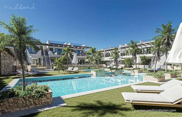 4 soveværelse Villa til salg i Punta Prima, Torrevieja med swimmingpool garage - € 699.900 (Ref: 9018572)