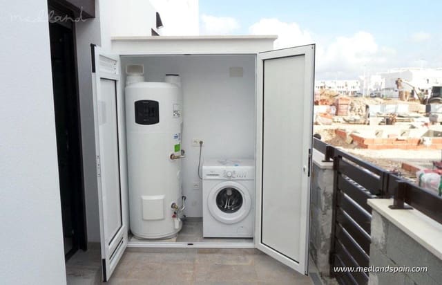 4 soverom Hus til salgs i Pilar de la Horadada ciudad, Pilar de la Horadada med svømmebasseng garasje - € 369 900 (Ref: 9029981)