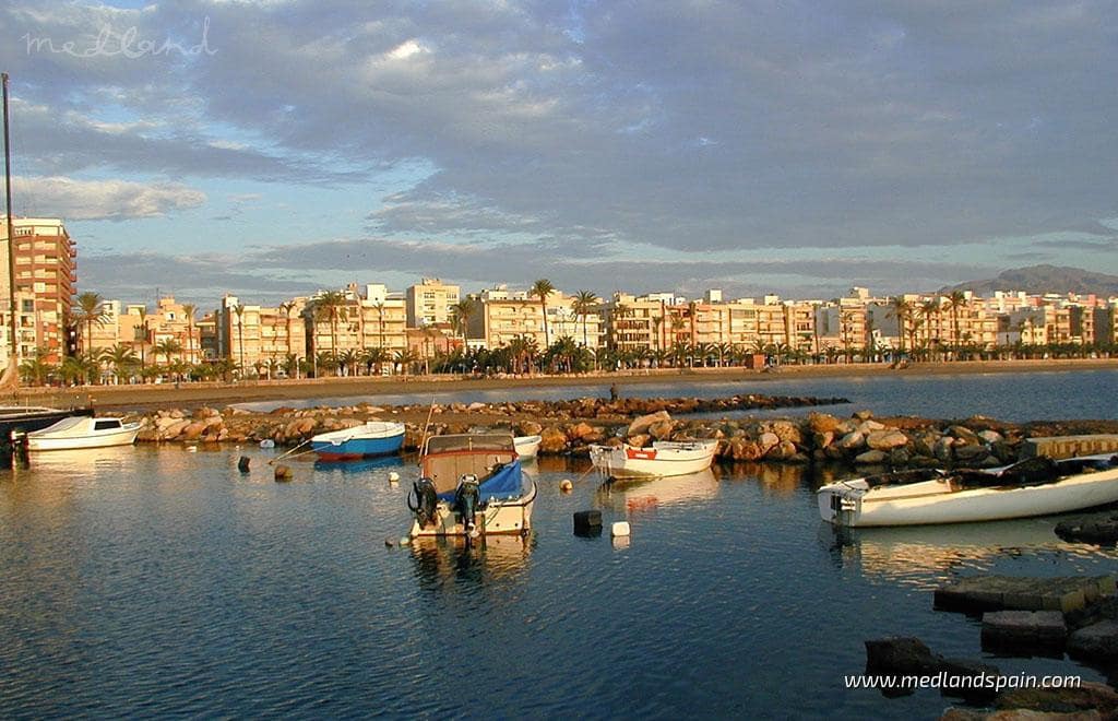 2 soveværelse Lejlighed til salg i Puerto de Mazarron med swimmingpool - € 299.000 (Ref: 9068897)