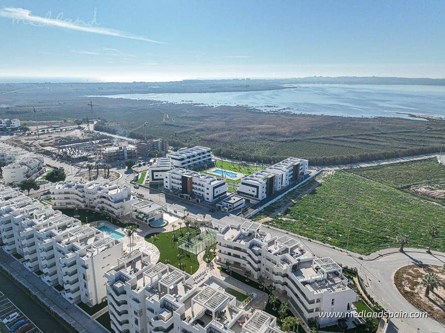 Apartamento de 2 habitaciones en Guardamar del Segura en venta con piscina garaje - 245.000 € (Ref: 9078085)