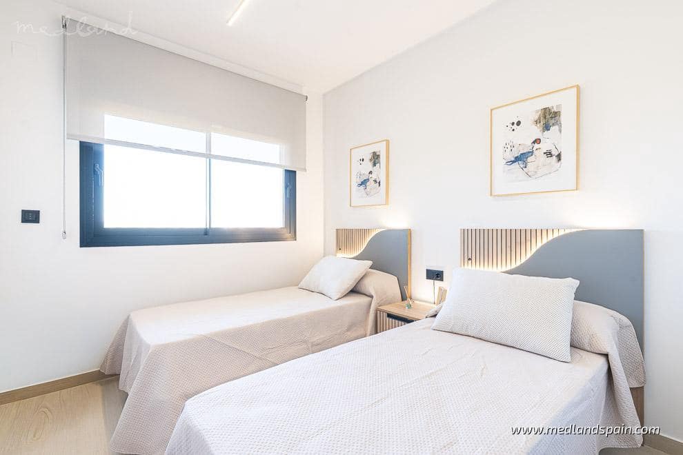 Apartamento de 2 habitaciones en Guardamar del Segura en venta con piscina garaje - 245.000 € (Ref: 9078085)