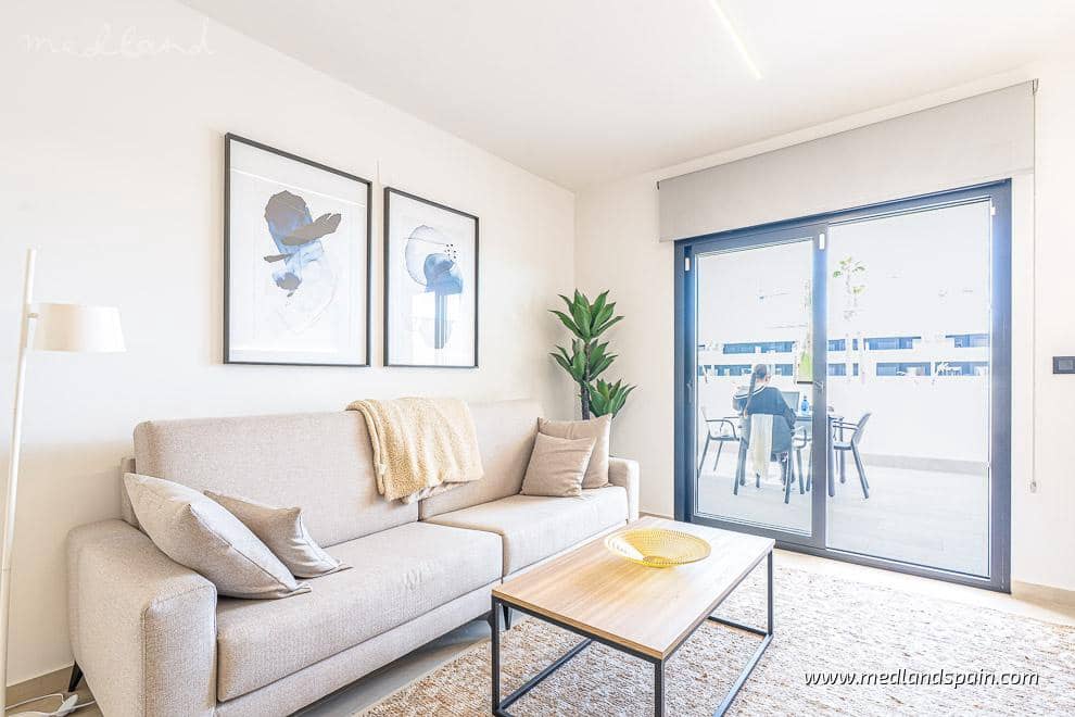 Apartamento de 2 habitaciones en Guardamar del Segura en venta con piscina garaje - 245.000 € (Ref: 9078085)