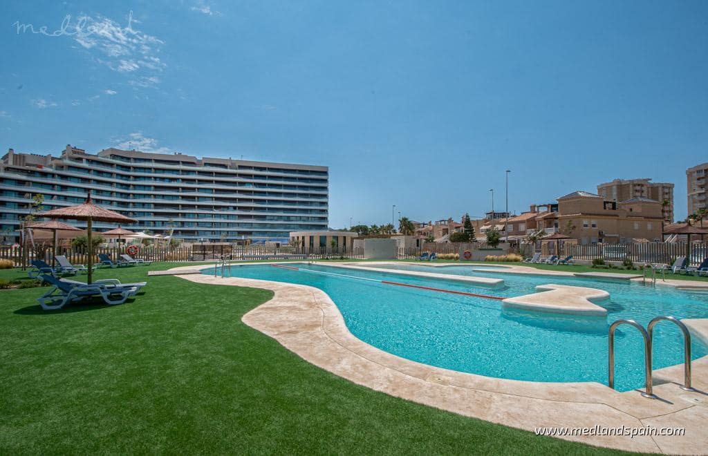 3 soveværelse Lejlighed til salg i La Manga del Mar Menor med swimmingpool garage - € 379.500 (Ref: 9078086)