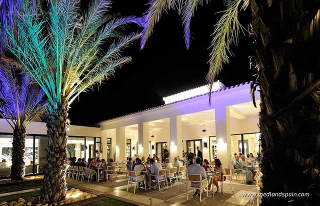 3 quarto Moradia para venda em Las Colinas Golf, Orihuela com piscina garagem - 875 000 € (Ref: 9126860)