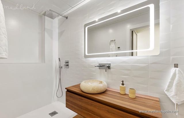 3 makuuhuone Huvila myytävänä paikassa Ciudad Quesada, Rojales mukana uima-altaan 
autotalli - 480 000 € (Ref: 9173343)