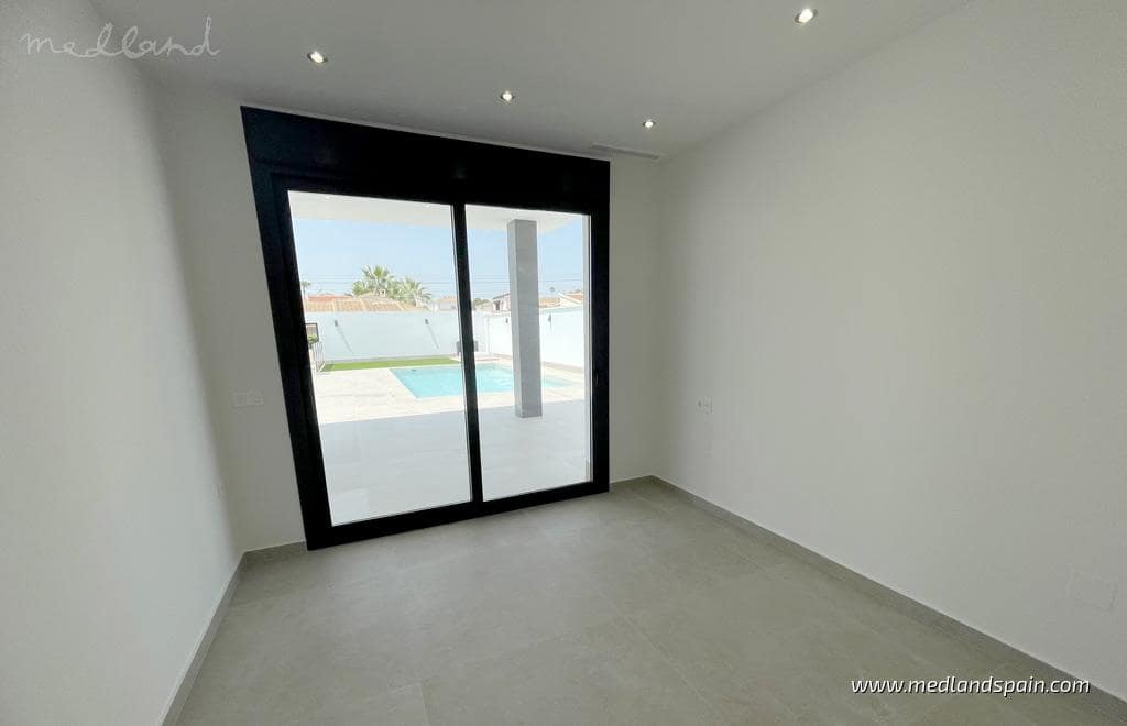 3 bedroom Villa for sale in Ciudad Quesada with pool garage - € 799,900 (Ref: 9185616)