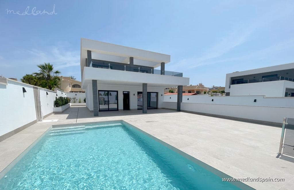 3 bedroom Villa for sale in Ciudad Quesada with pool garage - € 799,900 (Ref: 9185616)