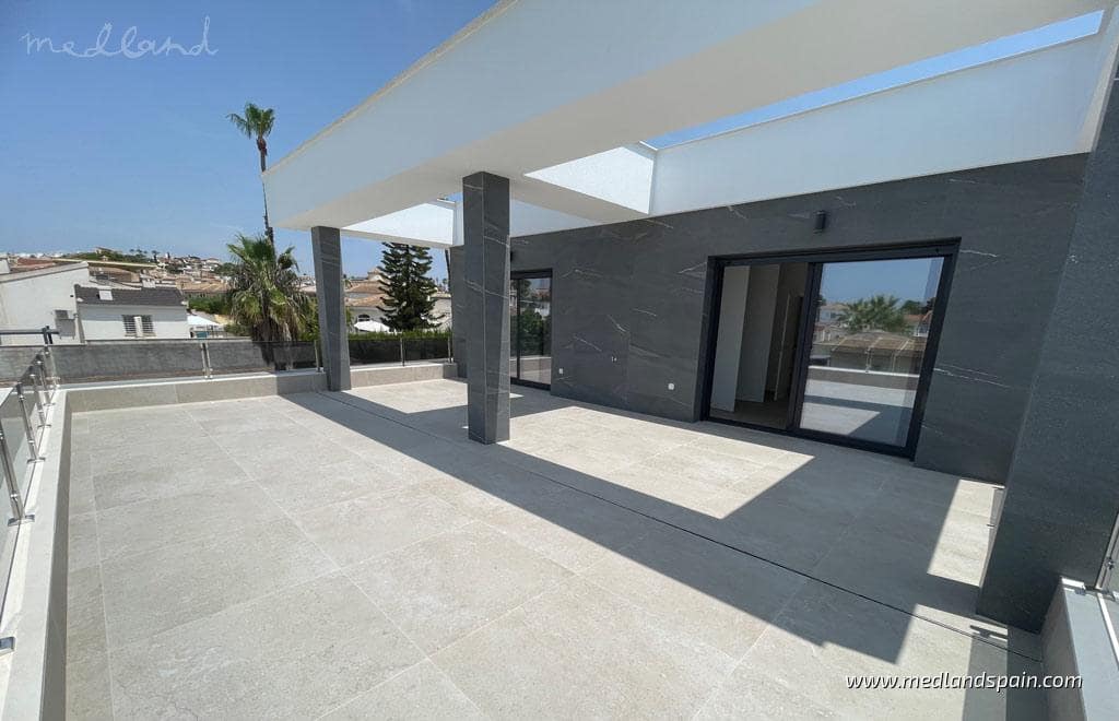 3 bedroom Villa for sale in Ciudad Quesada with pool garage - € 799,900 (Ref: 9185616)