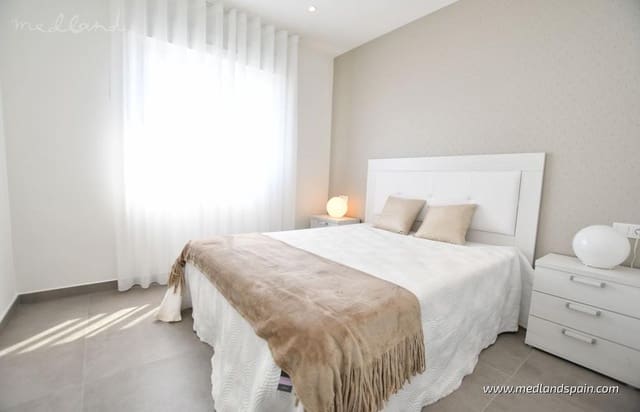 3 Zimmer Apartment zu verkaufen in San Miguel de Salinas mit Pool Garage - 272.152 € (Ref: 9192512)