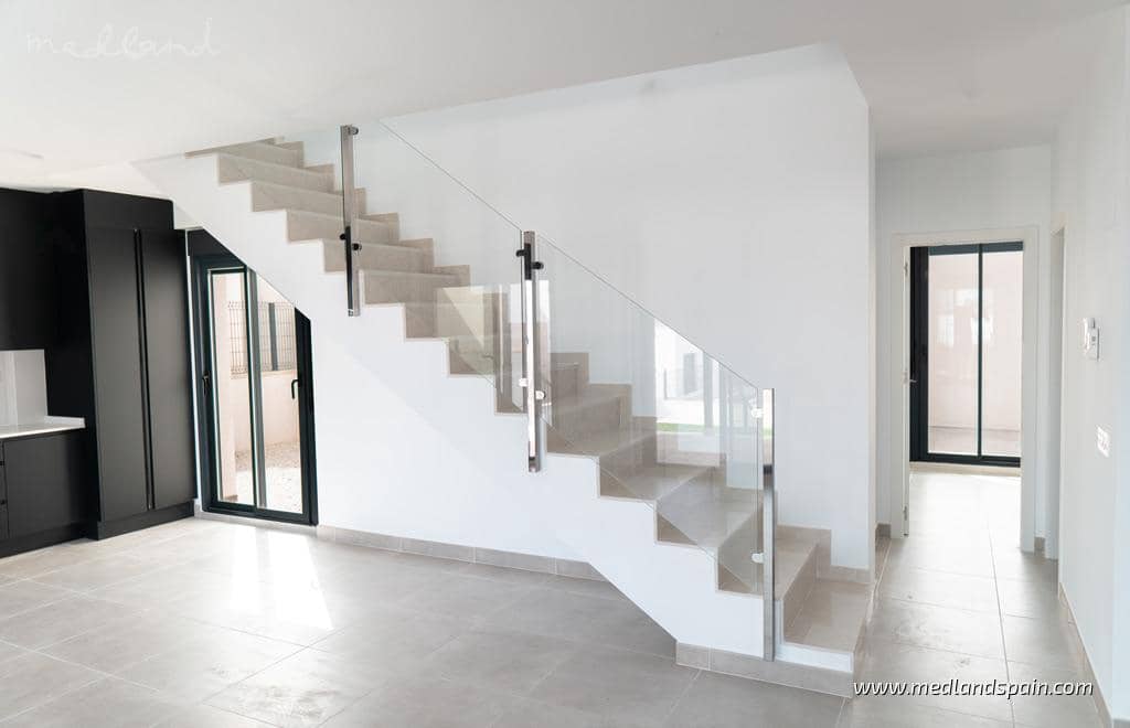 3 bedroom Villa for sale in Polop with pool garage - € 620,000 (Ref: 9200645)