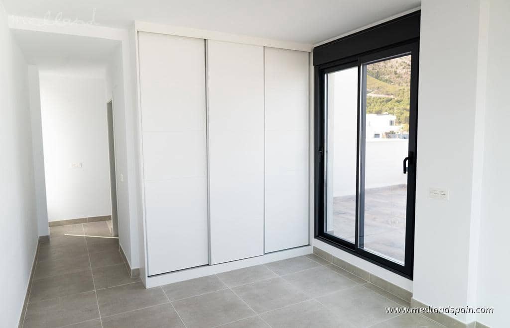 3 bedroom Villa for sale in Polop with pool garage - € 620,000 (Ref: 9200645)