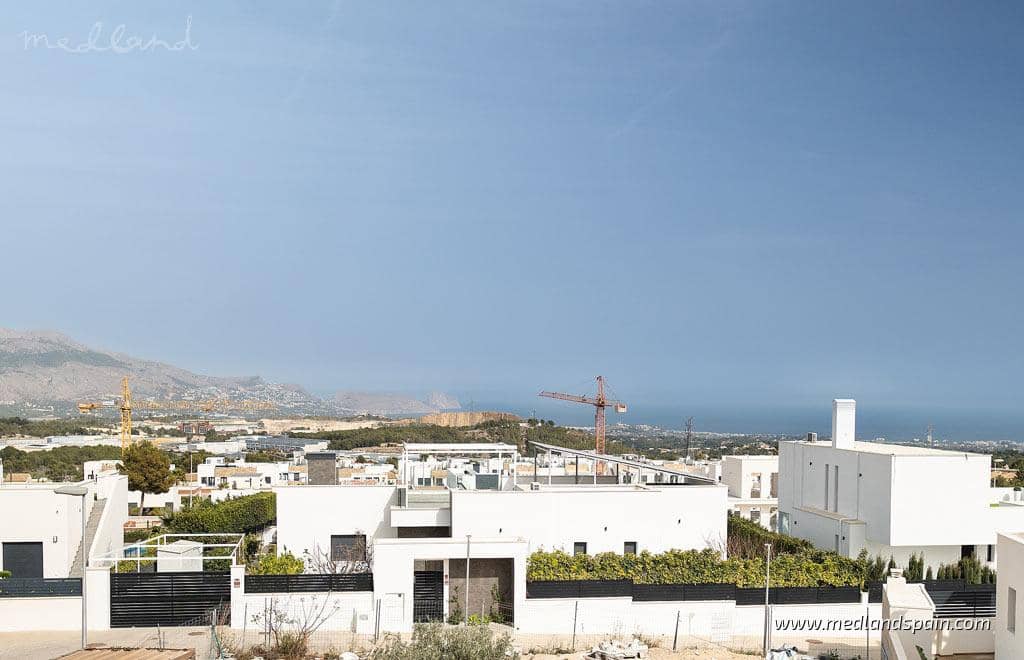 3 bedroom Villa for sale in Polop with pool garage - € 620,000 (Ref: 9200645)