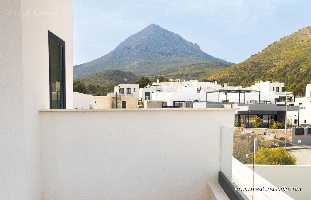 3 bedroom Villa for sale in Polop with pool garage - € 620,000 (Ref: 9200645)