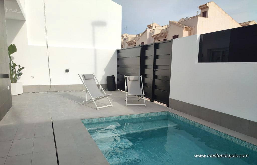 Chalet de 3 habitaciones en Balsicas en venta con piscina garaje - 330.000 € (Ref: 9206627)