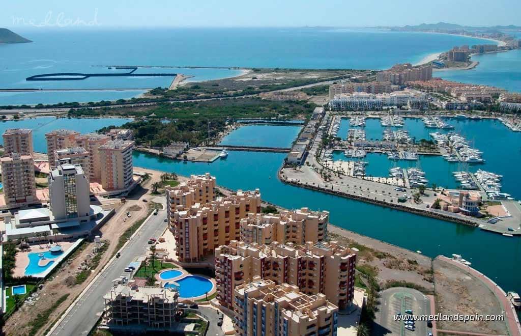 3 soveværelse Lejlighed til salg i La Manga del Mar Menor med swimmingpool - € 240.052 (Ref: 9215223)