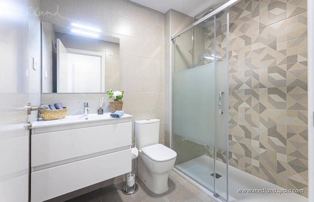 2 soveværelse Lejlighed til salg i La Manga del Mar Menor med swimmingpool - € 213.259 (Ref: 9215224)