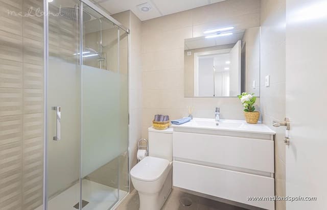 2 soveværelse Lejlighed til salg i La Manga del Mar Menor med swimmingpool - € 213.259 (Ref: 9215224)