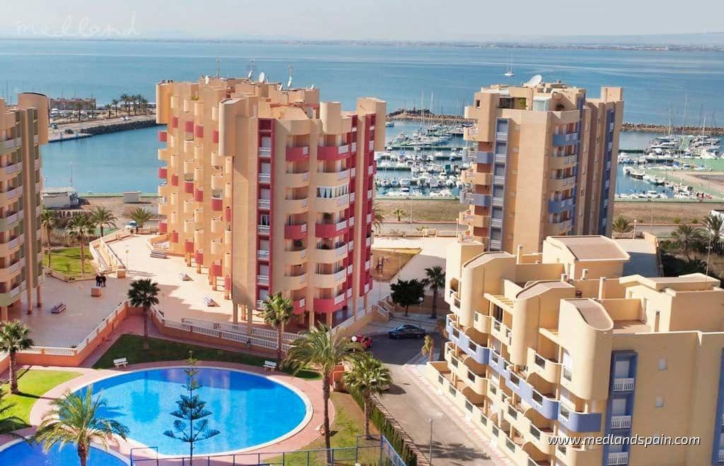 2 soveværelse Lejlighed til salg i La Manga del Mar Menor med swimmingpool - € 213.259 (Ref: 9215224)