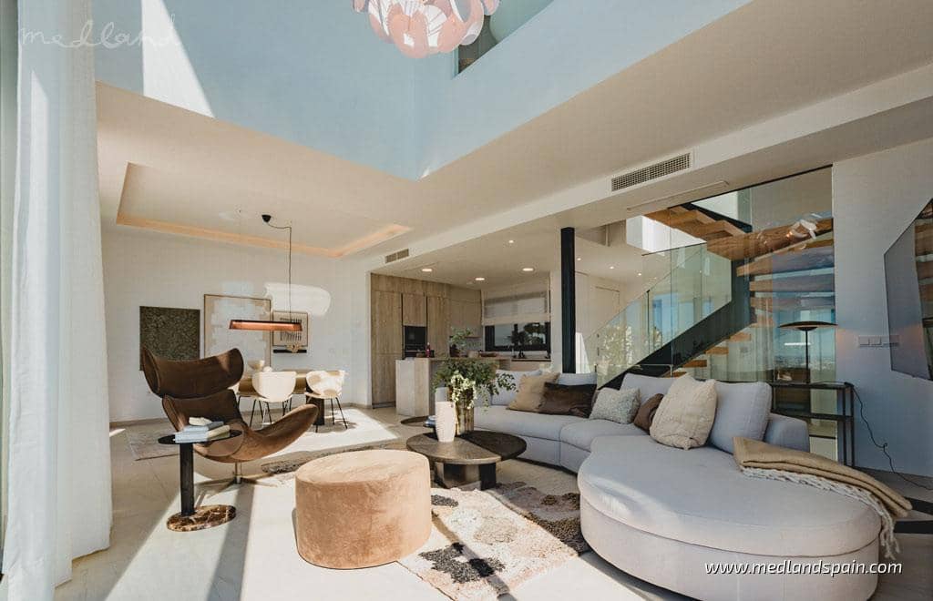 4 sypialnia Willa na sprzedaż w Marbella z basenem garażem - 1 675 000 € (Ref: 9243177)