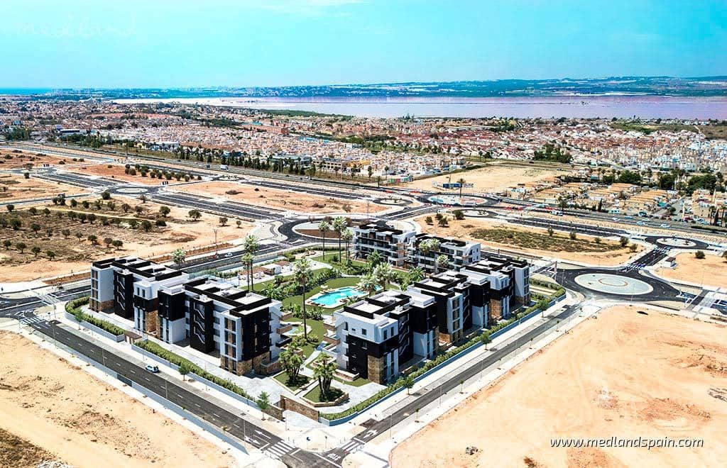 2 bedroom Apartment for sale in Torrevieja with pool garage - € 349,000 (Ref: 9257062)