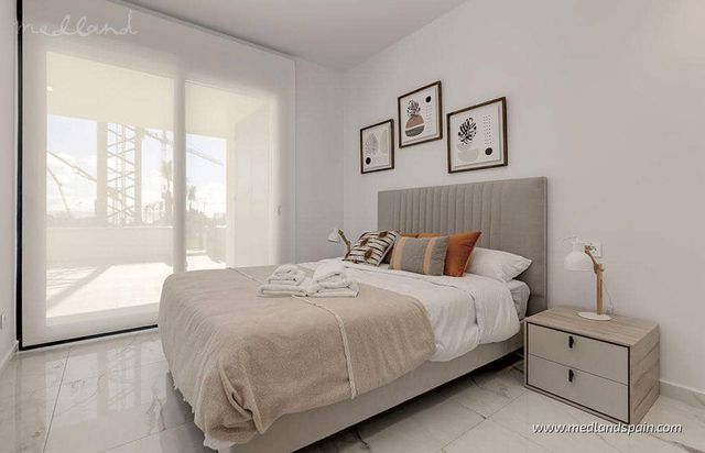2 soveværelse Lejlighed til salg i Torrevieja med swimmingpool garage - € 293.000 (Ref: 9257063)