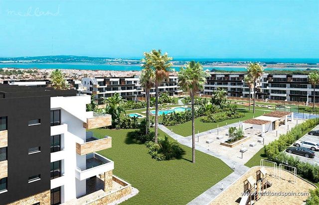 2 soveværelse Lejlighed til salg i Torrevieja med swimmingpool garage - € 293.000 (Ref: 9257063)