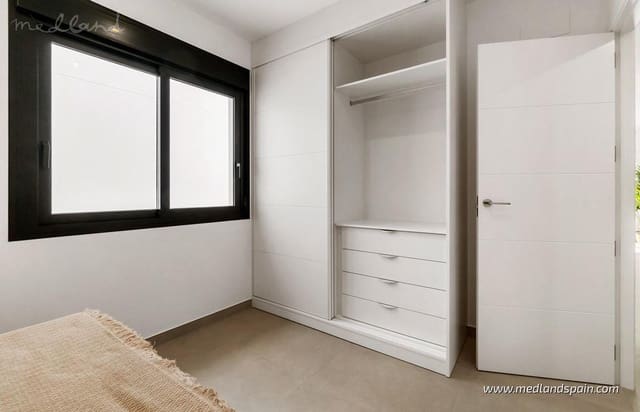 3 makuuhuone Huvila myytävänä paikassa Lo Pagan, San Pedro del Pinatar mukana uima-altaan 
autotalli - 380 000 € (Ref: 9296776)