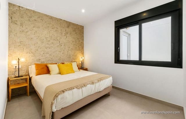 3 makuuhuone Huvila myytävänä paikassa Lo Pagan, San Pedro del Pinatar mukana uima-altaan 
autotalli - 380 000 € (Ref: 9296776)