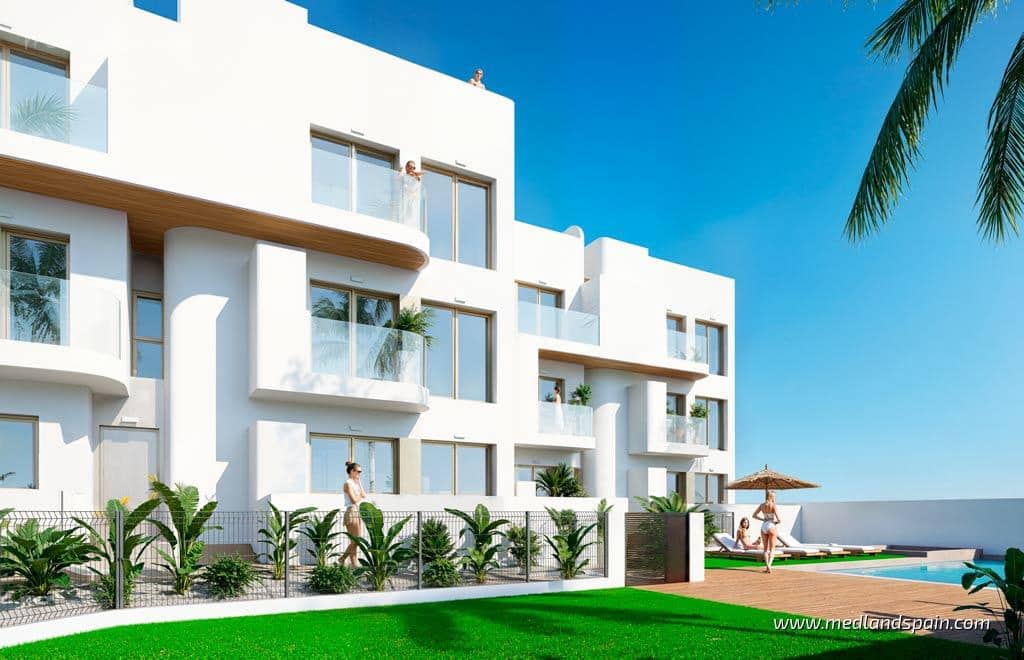 Apartamento de 3 habitaciones en Los Alcázares en venta con piscina garaje - 429.900 € (Ref: 9310806)