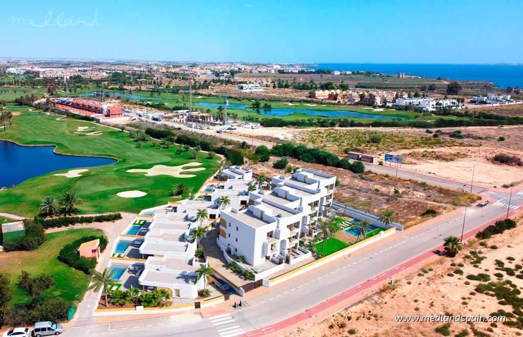 Apartamento de 3 habitaciones en Los Alcázares en venta con piscina garaje - 429.900 € (Ref: 9310806)