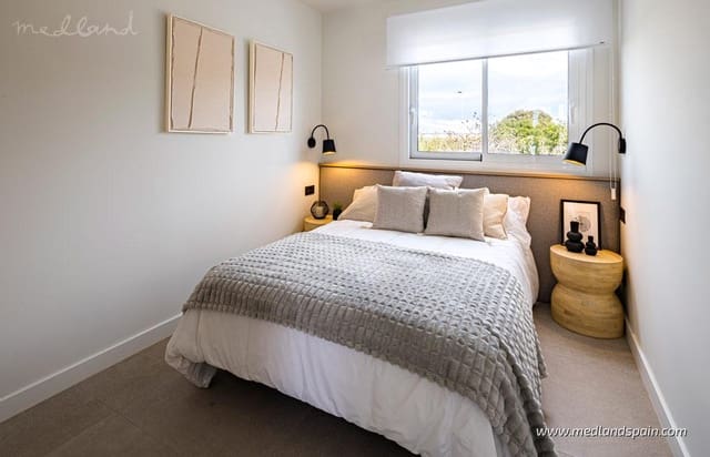 2 makuuhuone Huoneisto myytävänä paikassa Torre de la Horadada, Pilar de la Horadada mukana uima-altaan 
autotalli - 385 000 € (Ref: 9321770)