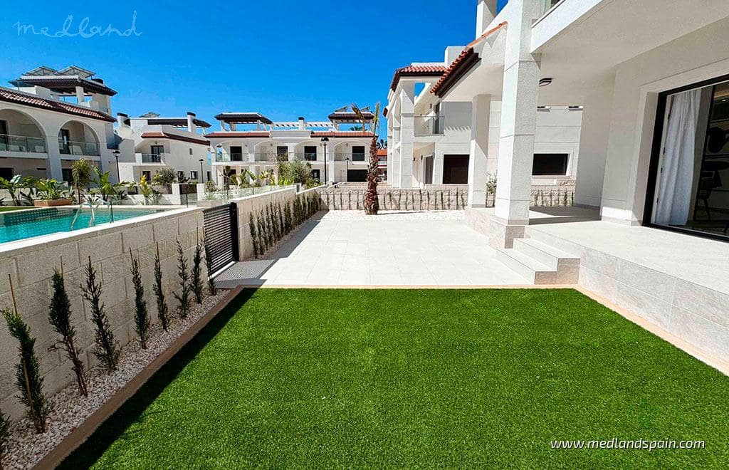 3 soveværelse Lejlighed til salg i Ciudad Quesada med swimmingpool garage - € 397.000 (Ref: 9326339)