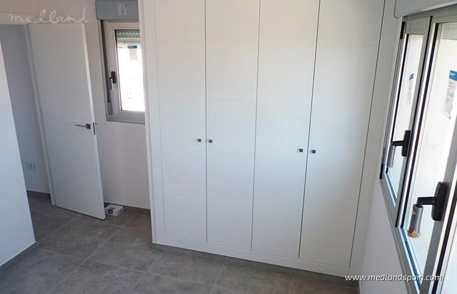 3 makuuhuone Omakotitalo myytävänä paikassa Pilar de la Horadada ciudad, Pilar de la Horadada mukana uima-altaan 
autotalli - 370 000 € (Ref: 9334784)