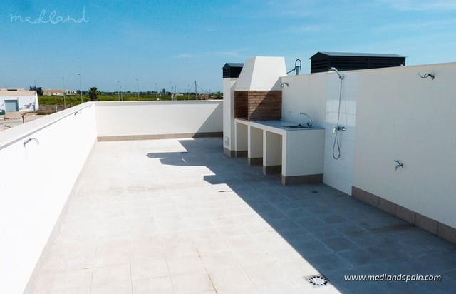 3 makuuhuone Omakotitalo myytävänä paikassa Pilar de la Horadada ciudad, Pilar de la Horadada mukana uima-altaan 
autotalli - 370 000 € (Ref: 9334784)